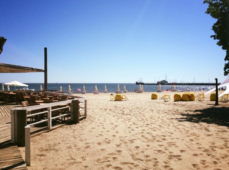 Black Pearl Beach Bar