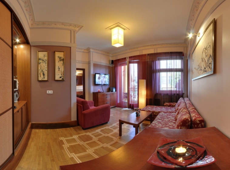 Kamienica Trzy Gracje Living room z dostępem na balkon ?v=2