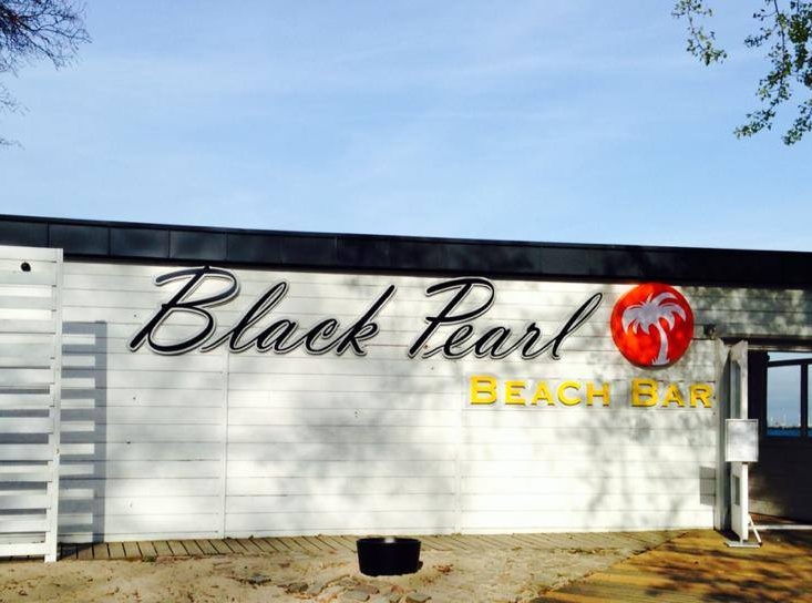 Black Pearl Beach Bar 